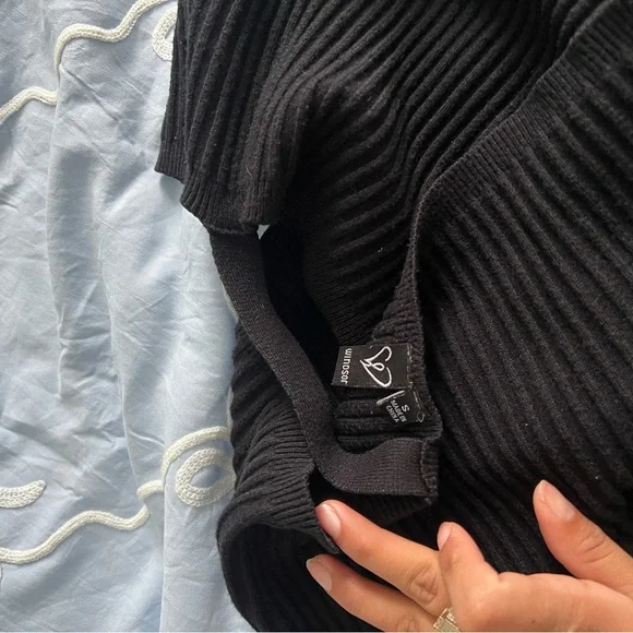 Windsor Black Ribbed Wrap-Crop Sweater - Picture 5 of 6